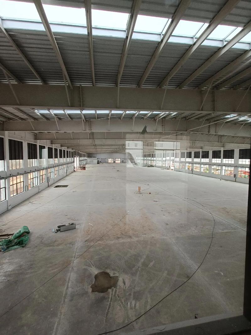 东山复烤厂施工现场记录 卫生间隔断与吊顶施工实拍